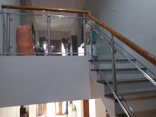 Railing Tangga Kaca